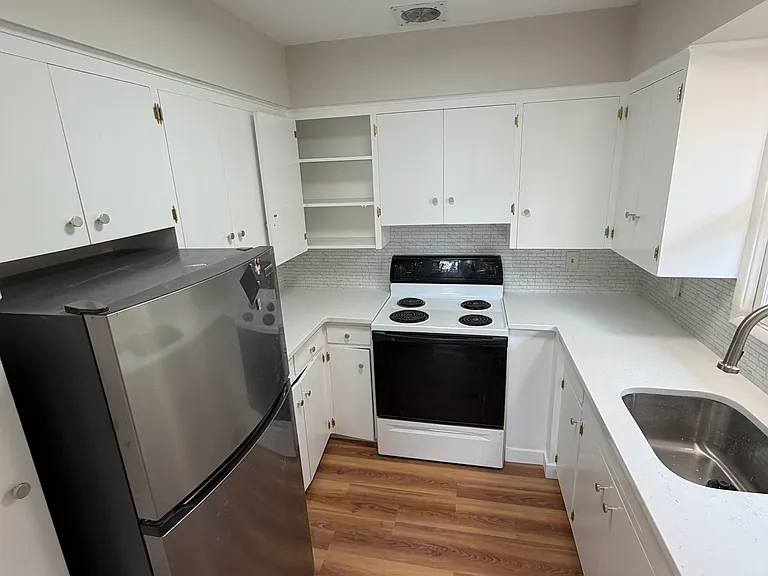 438 NE 66th Ave — Photo 9