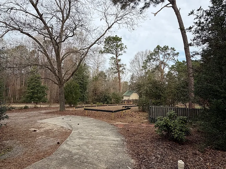 Vinca Dr — Photo 14