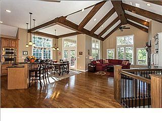 4th image of 2533 N Rosemont Ct