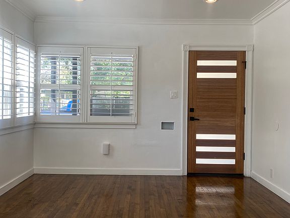 2nd image of 2916 Hollister Ave