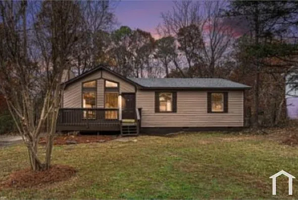 3 bed, 1240 sqft, $1,300 — Photo 2