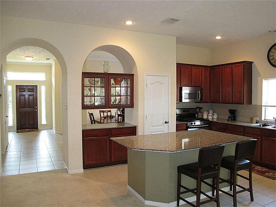 Phenomenal gourmet island kitchen boasts gorgeous granite!