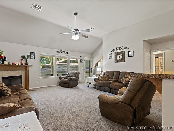 5th image of 2207 Pecan Chase Cir