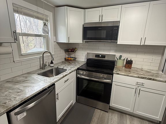 3rd image of 57 Collins Rd