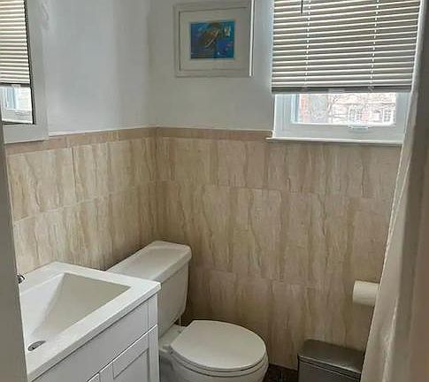 2nd image of 103 41st Ave #2
