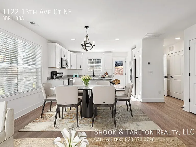 1122 13th Avenue Ct NE — Photo 1