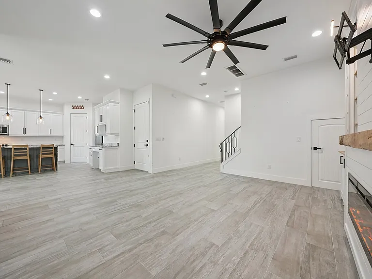 328 W Frierson Ave #1 — Photo 10