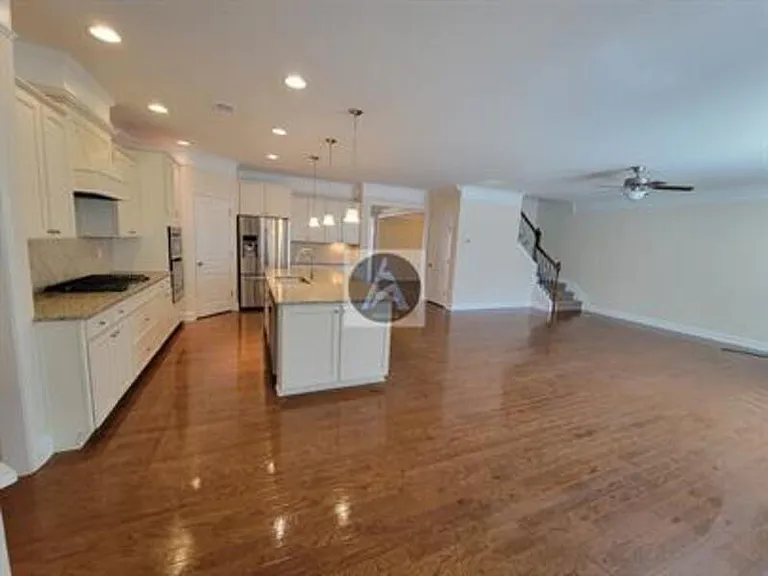 1008 Applegate Dr — Photo 7