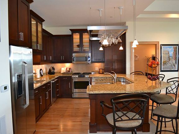 3rd image of 1313 N Franklin Pl APT 702