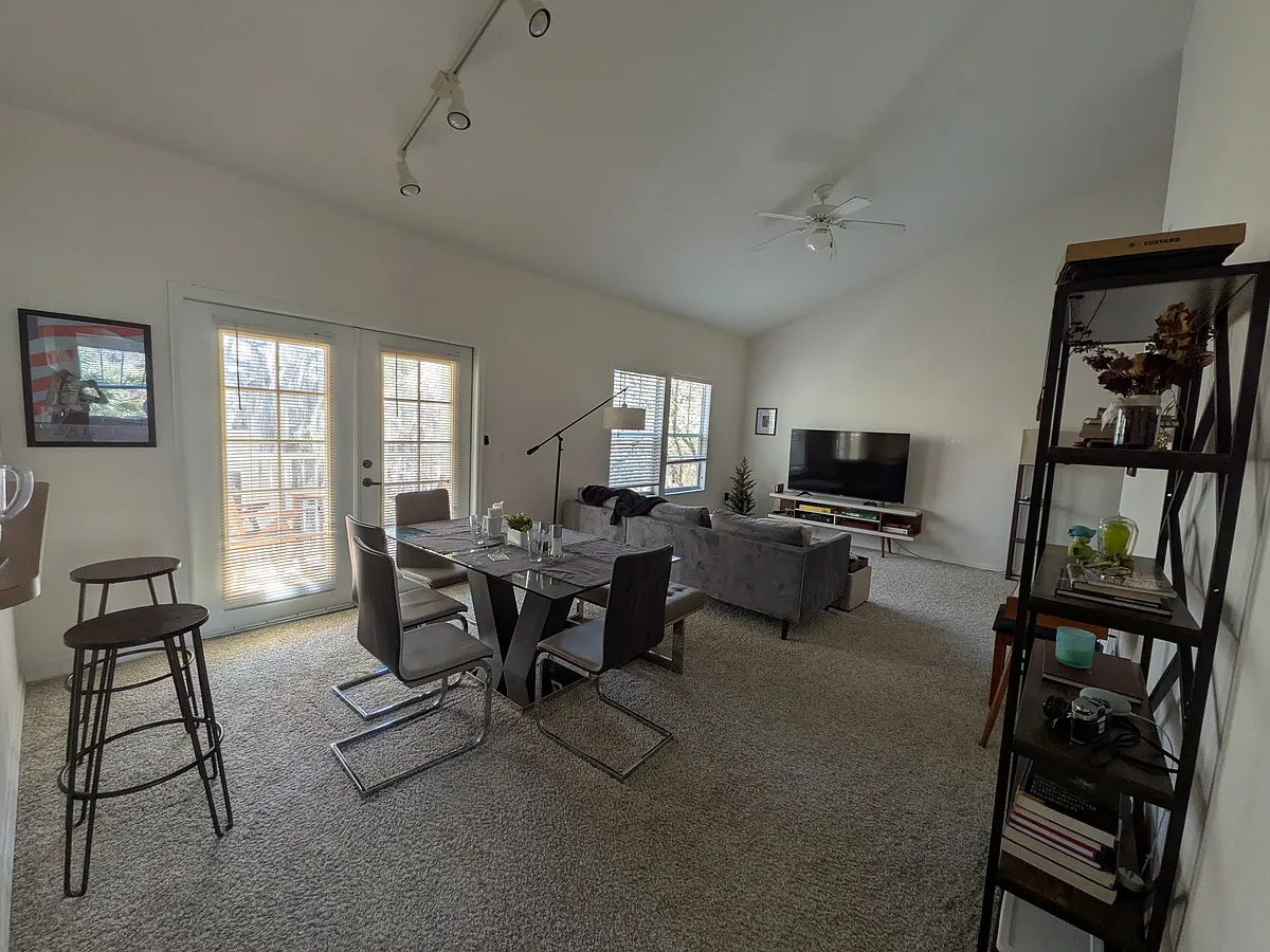 Building Photo - 4833 SW 91st Ter #302