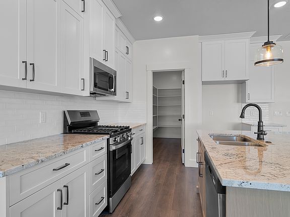 3rd image of 1603 W Silver Canoe Way