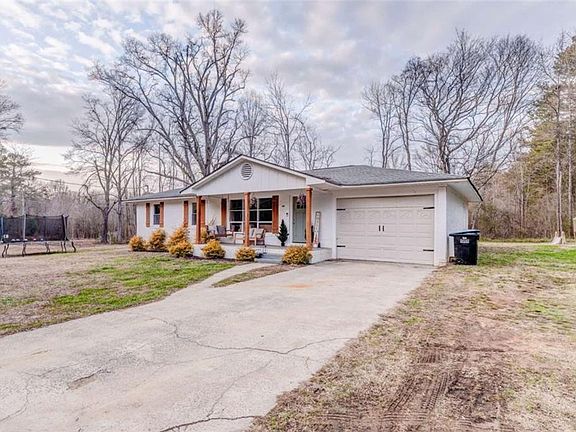 3rd image of 483 Berry Rd