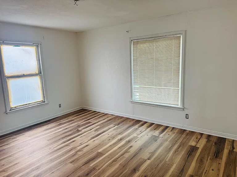1104 Luna St — Photo 5