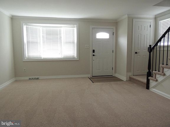 4th image of 267 Locust Ave