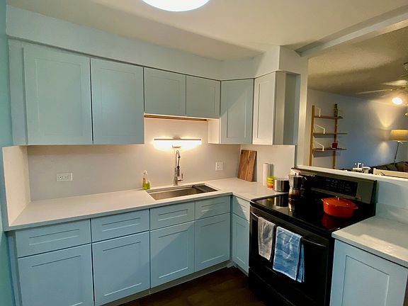 2nd image of 6359 N Ridge Ave APT 302