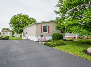 996 Gypsum Mills St, Victor, NY 14564
