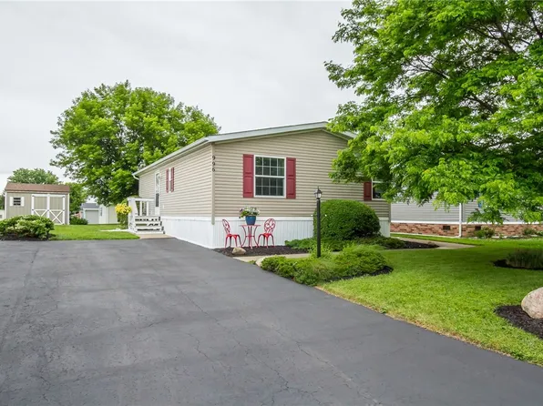 996 Gypsum Mills St, Victor, NY 14564