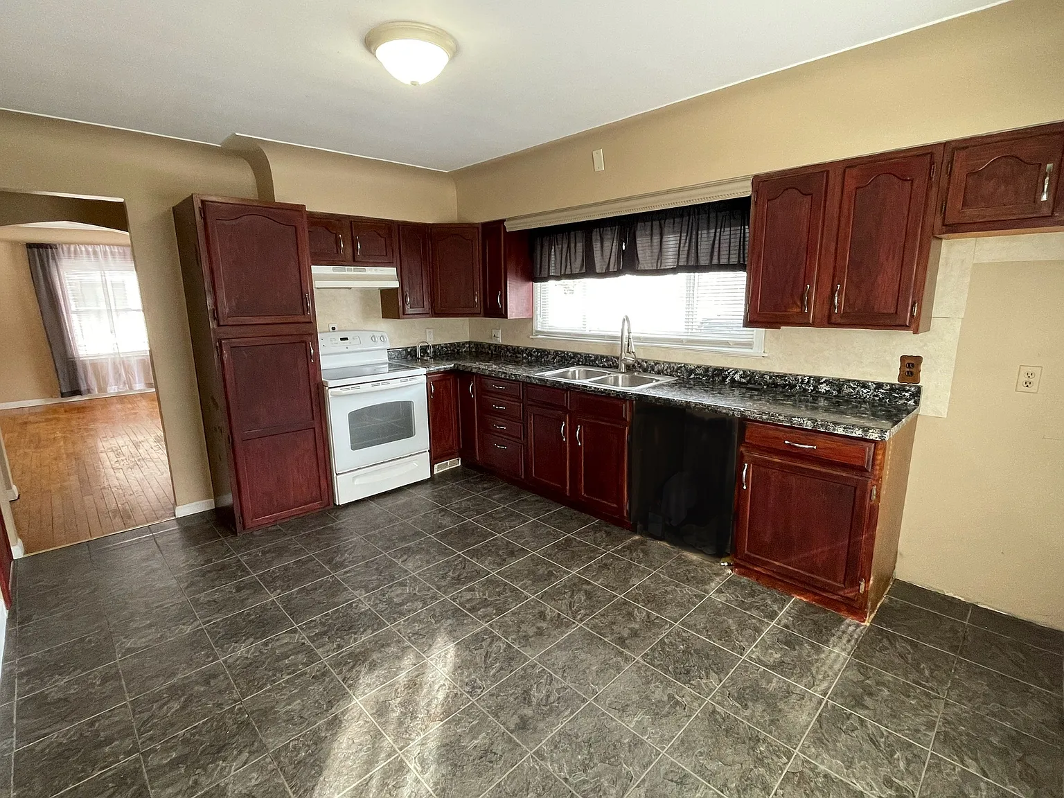 3331 Pine Grove Ave photo 1