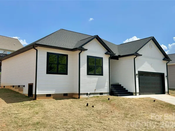 1204 Spring Time Ct SW, Lenoir, NC 28645