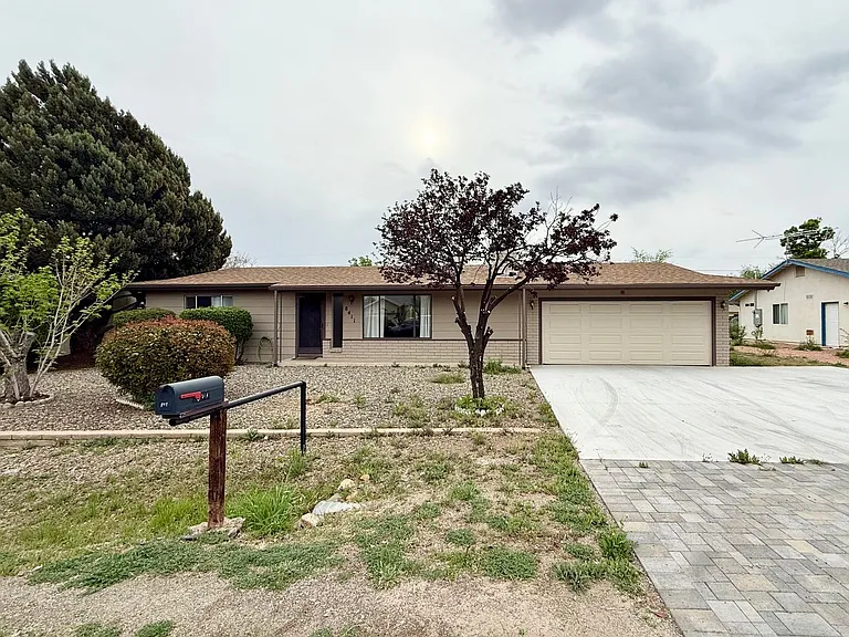 8411 E Sommer Dr — Photo 1