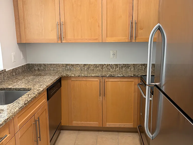 10101 Grosvenor Pl #603 — Photo 8