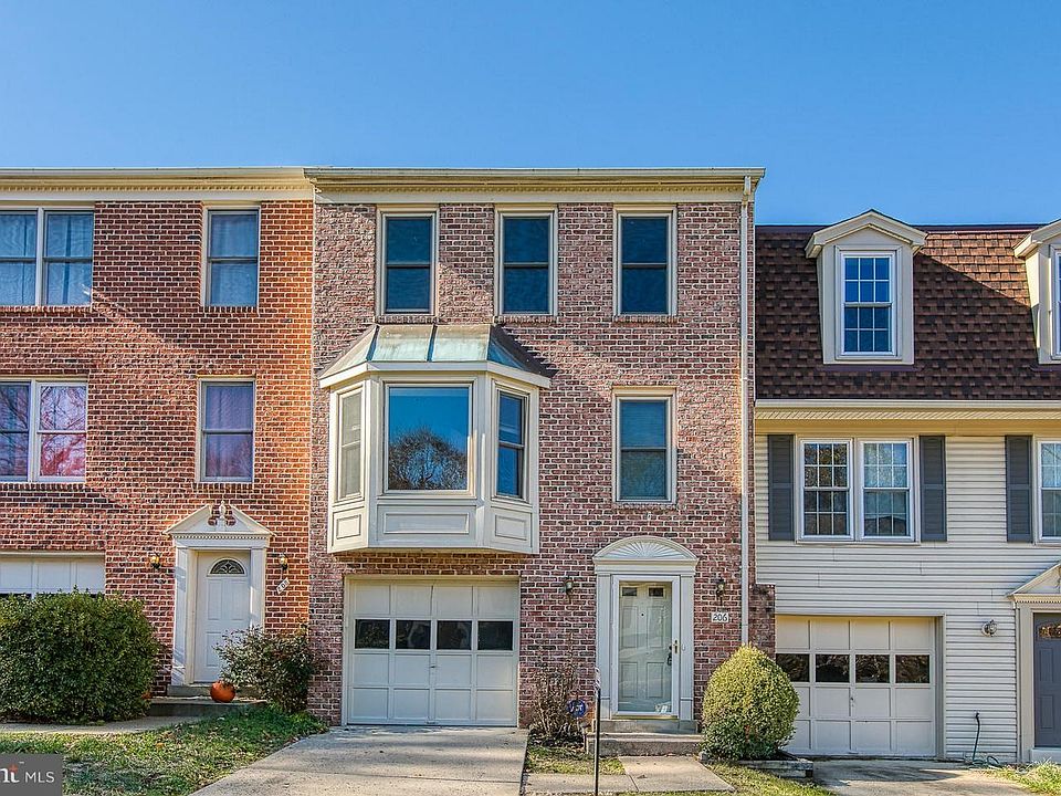 1st image of 206 Rolling Hill Ct