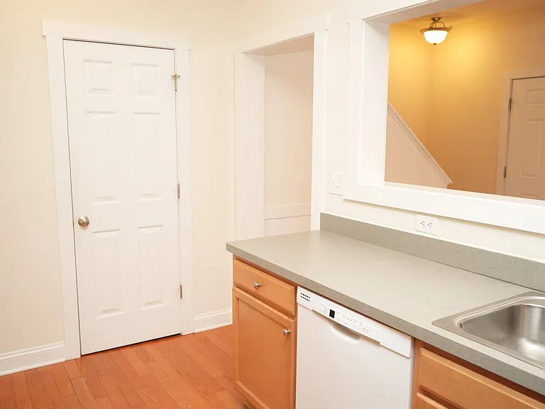 306 Marquette Ct — Photo 12