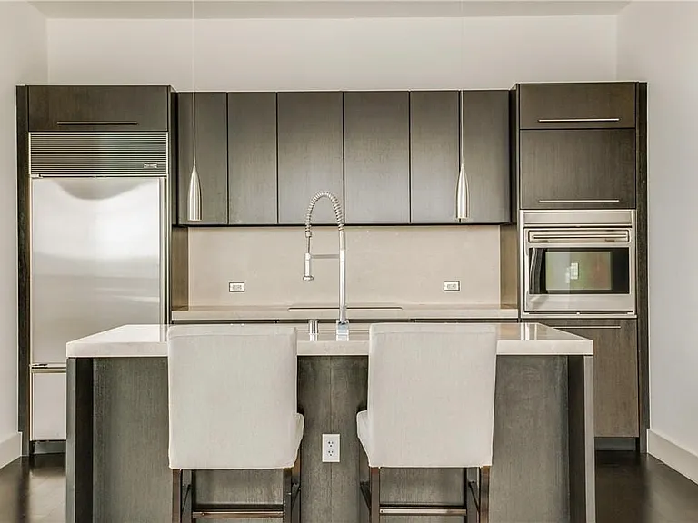 2200 Victory Ave #707 — Photo 11