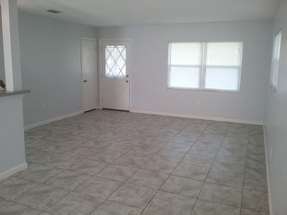 4th image of 1401 E Crooked Lake Dr