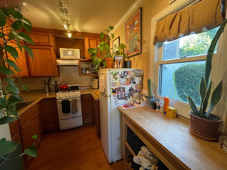 2409 Edwards St — Photo 3