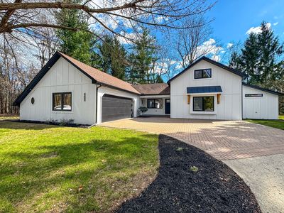 4421 W Maple Rd, Bloomfield Hills, MI, 48301
