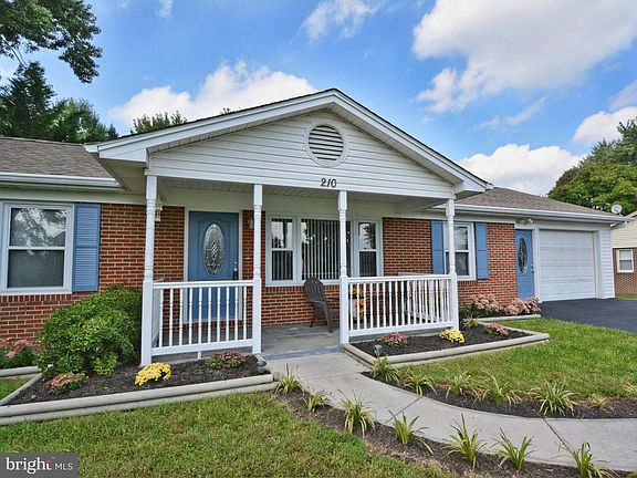 4th image of 210 Essex Cir