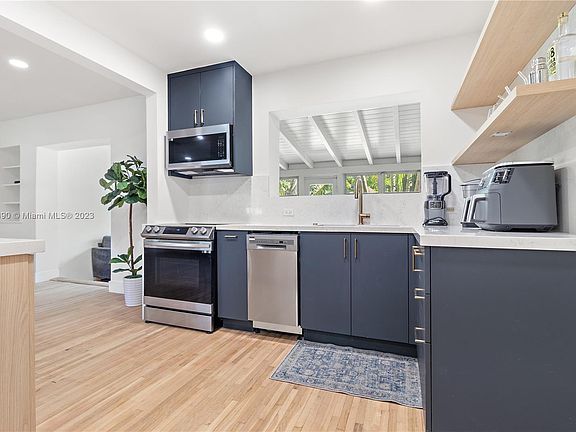 5th image of 66 NE 107th St