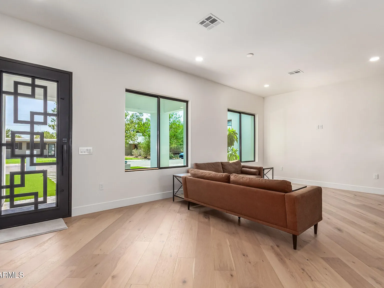 4 bed, 2.5 bath, 2034 sqft, $4,899 — Photo 4
