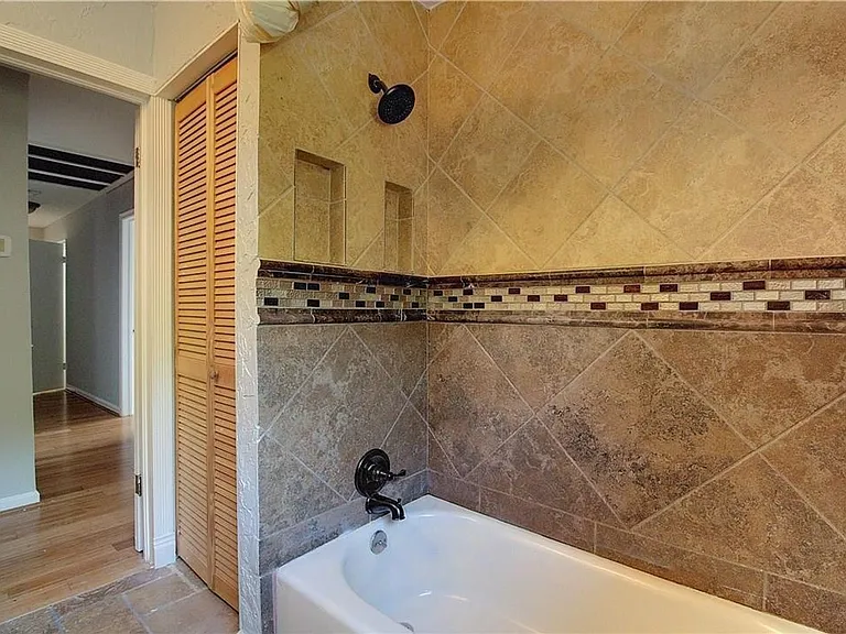 8115 Claremont Dr — Photo 15