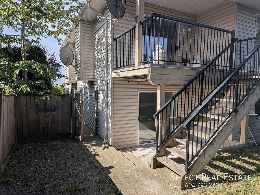 5 bed, 2500 sqft, $3,950 — Photo 4