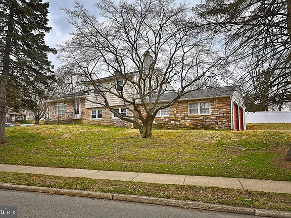 2nd image of 144 Woodlyn Ave