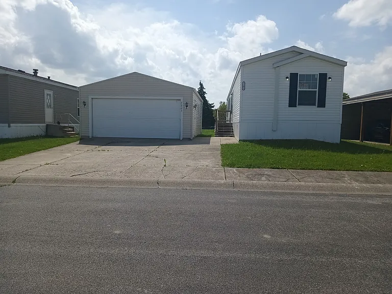 Carrington Pointe — Photo 29