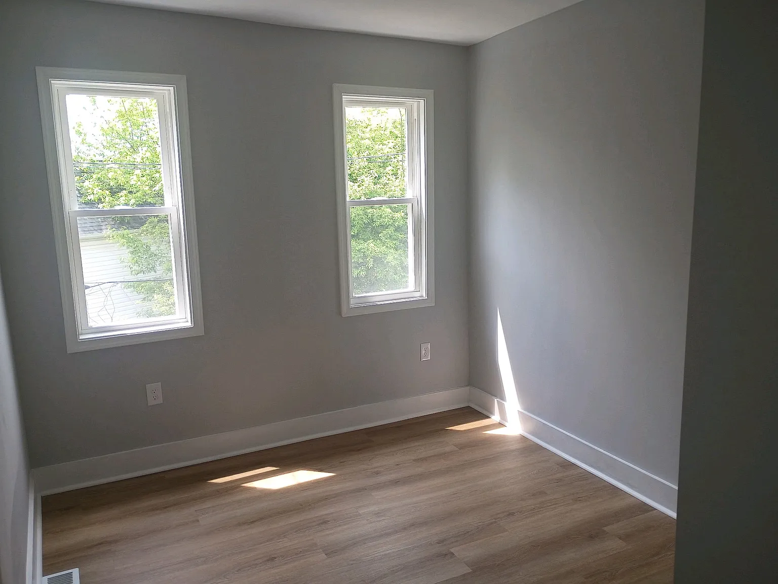 3 bed, 1.5 bath, 1100 sqft, $2,200 — Photo 4