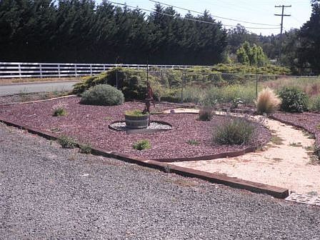 3rd image of 1075 Eastman Ln