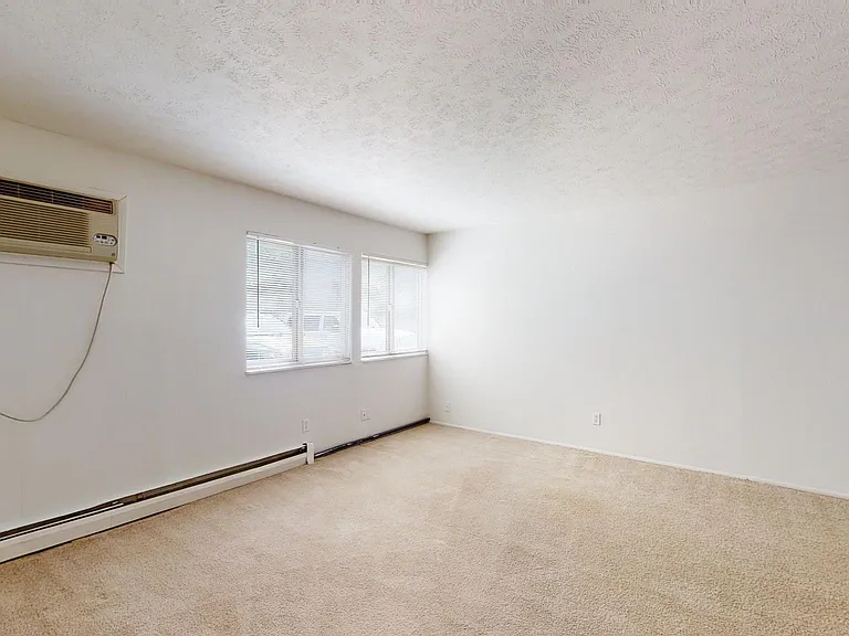 Kendall Manor Apartments — Photo 28