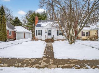 11 Crescent Drive, Albany, NY 12208