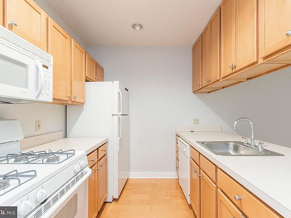 5th image of 1100 Vine St APT 709