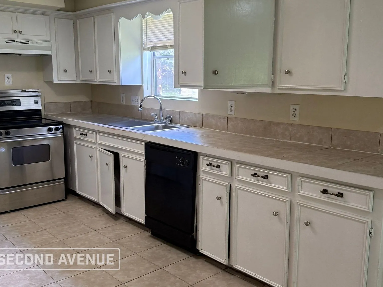 3 bed, 2.5 bath, 2097 sqft, $1,750 — Photo 2