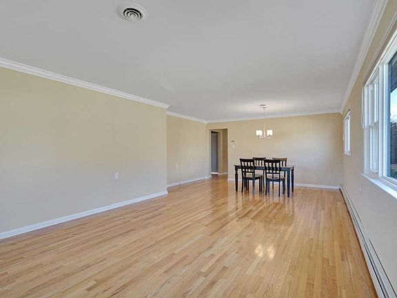5th image of 148 Port Royal Dr