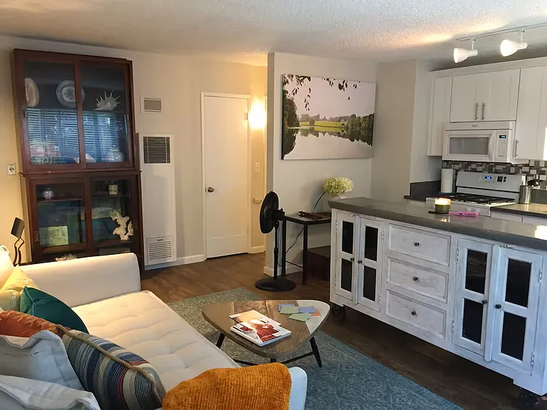 2055 Albatross St #3 — Photo 2