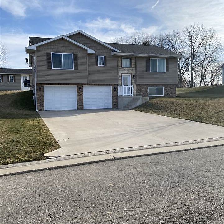 1st image of 220 N Kyle