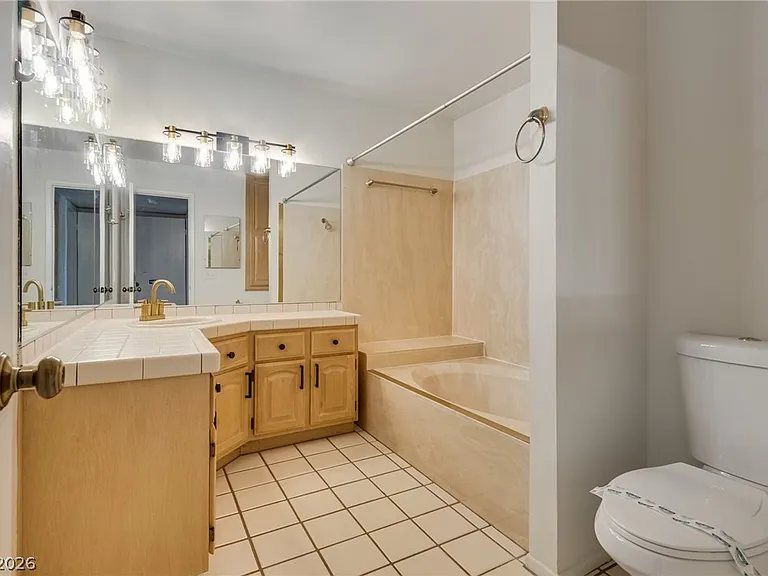 2504 Sidonia Ave — Photo 9