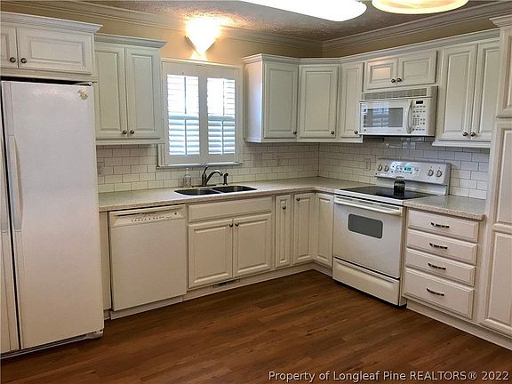 5th image of 614 Amberdale Cir W