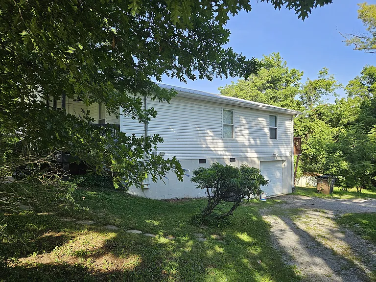 306 Avenue B — Photo 13